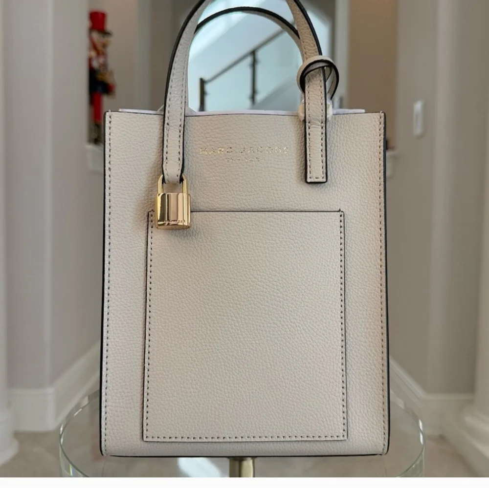 Marc Jacobs Micro Grind Tote/Crossbody NWOT And NWT Marc Jacobs Card Holder - Picture 8 of 13